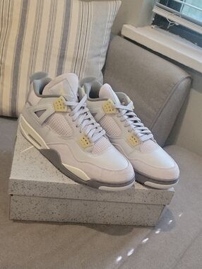 AIR JORDAN 4 RETRO SE - PHOTON DUST/PALE VANILLA - SIZE 14